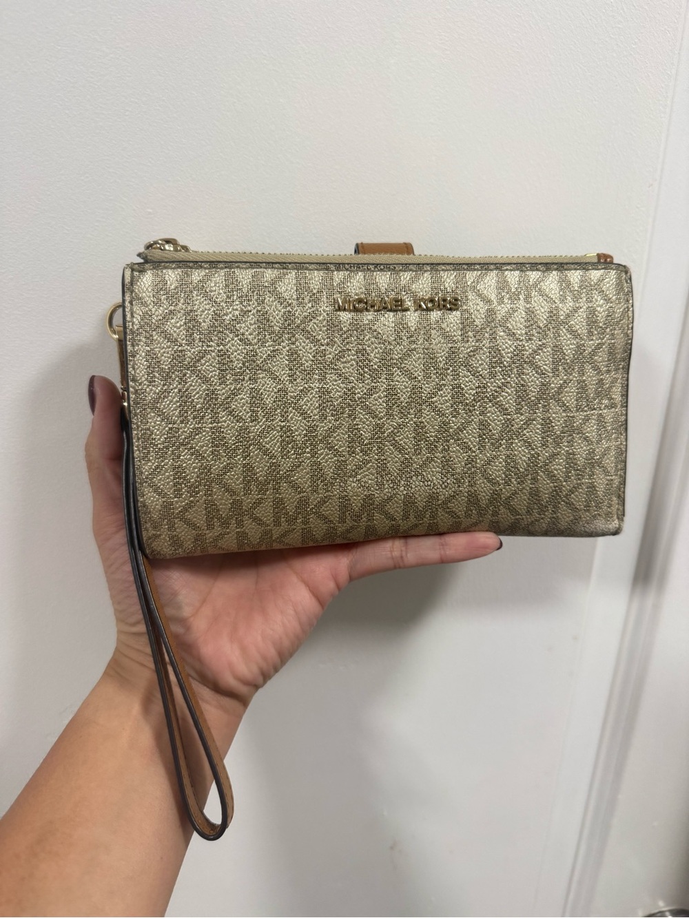 Michael Kors Logo Signature Wristlet Wallet